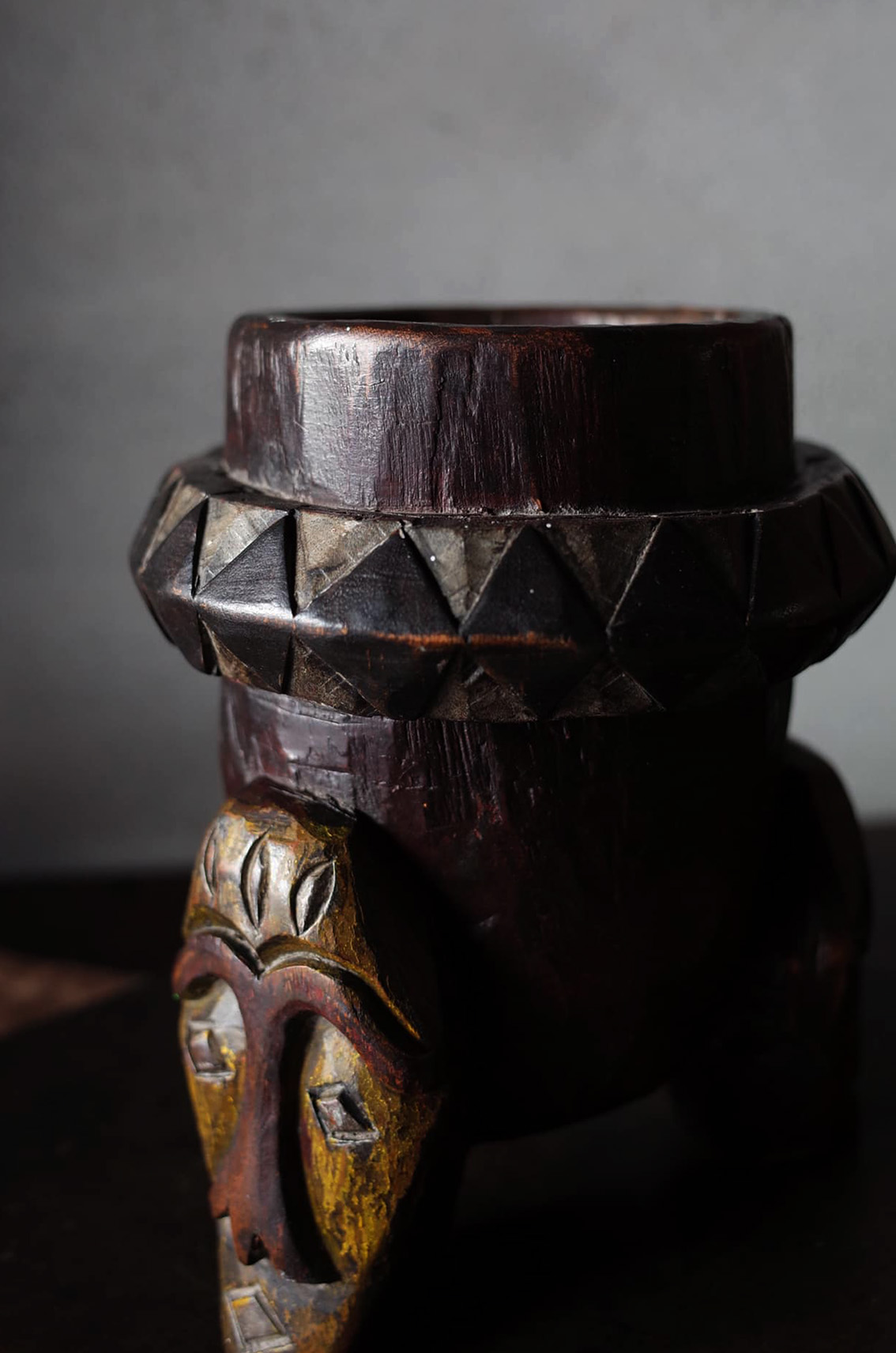 排灣族雕刻三足木器- 鳥飛古物店