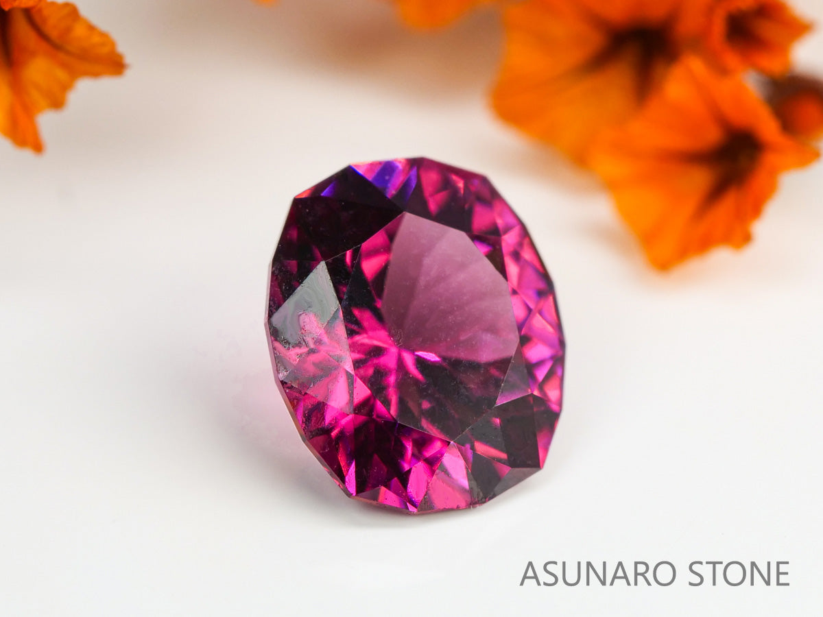 マラヤガーネット 特殊カット（16角形） タンザニア産 1.28ct 【231218