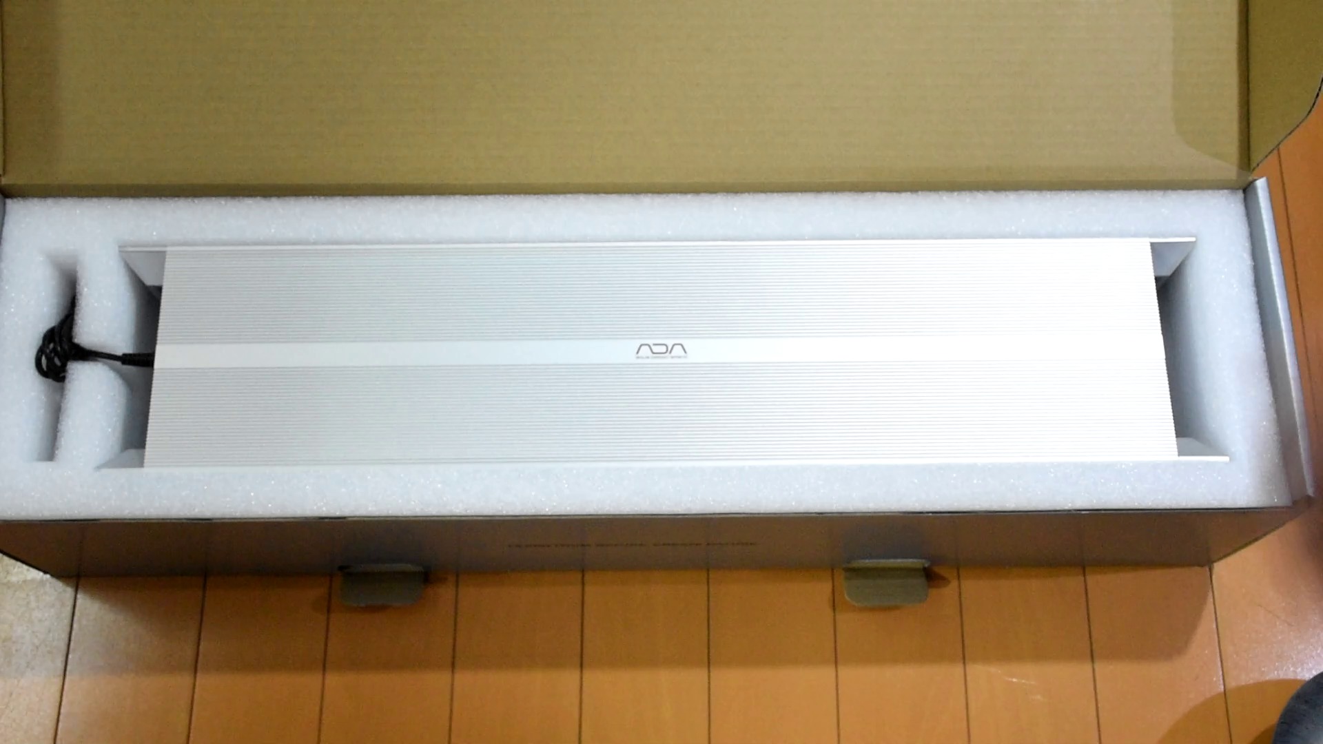 ADA アクアスカイ RGB 小売業者 60 シルバー ADA AQUASKY RGB 60 LED