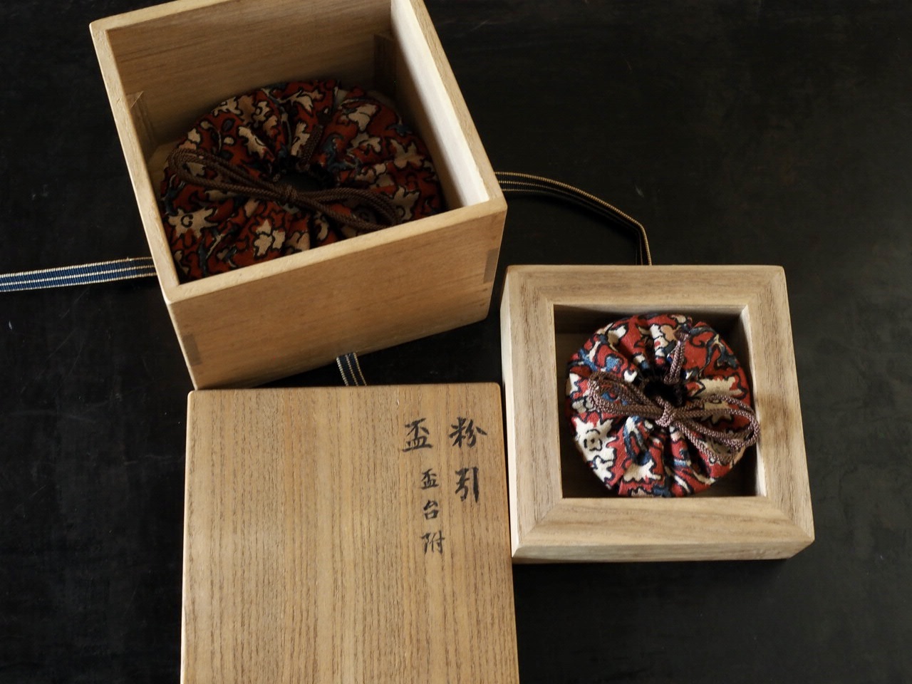 盃台□李朝 粉引 白釉 古い時代物の祭器 高台皿 砂高台 酒器 骨董品