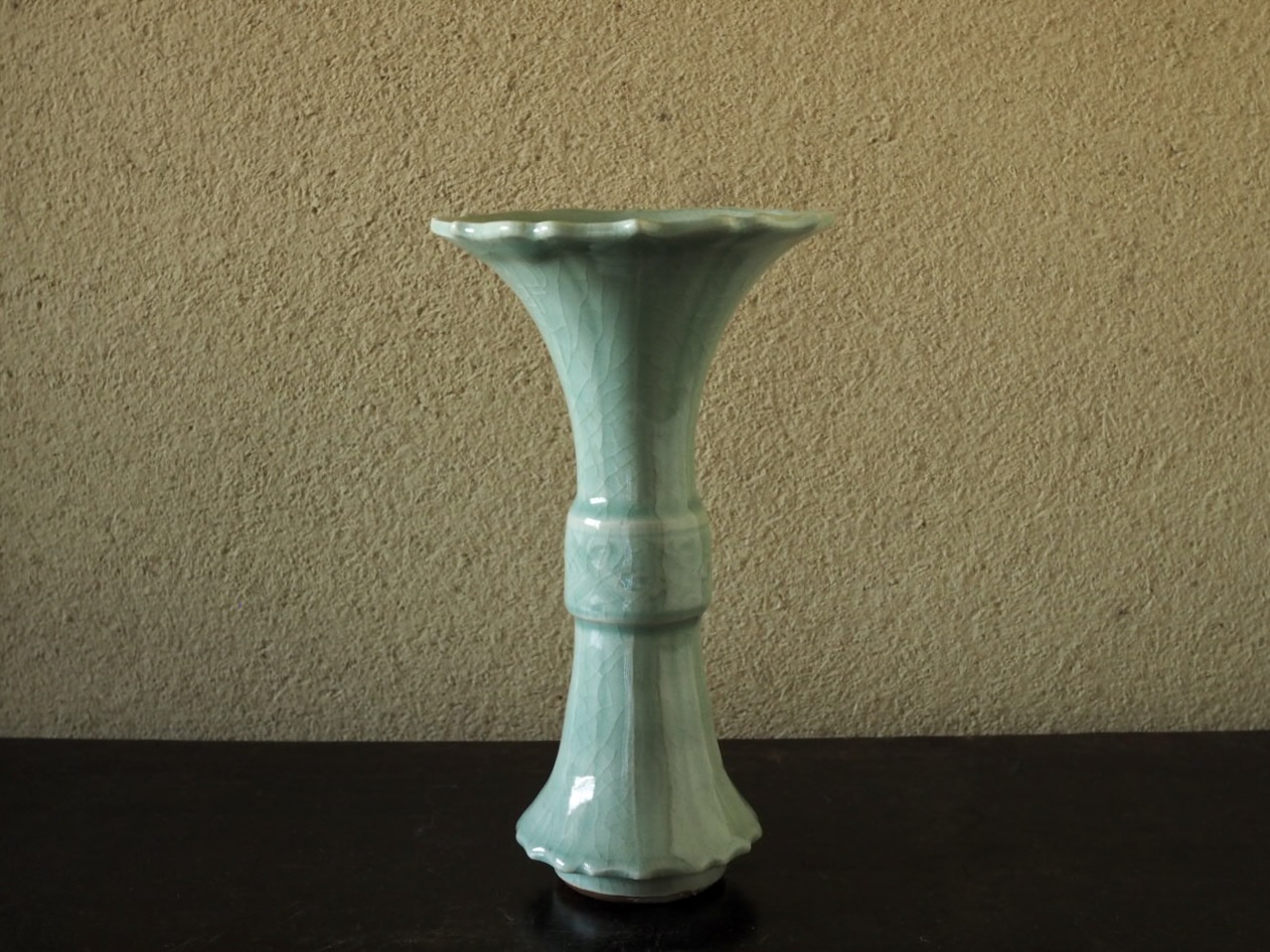 七官青磁花入 | 古美術いもと