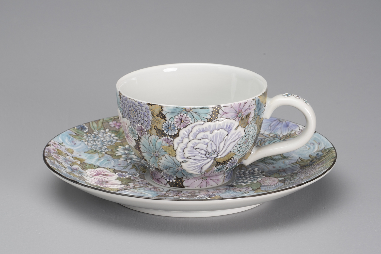 藤木美里『 花詰 珈琲碗（水面）』 | 陶芸作品 | 日経アート