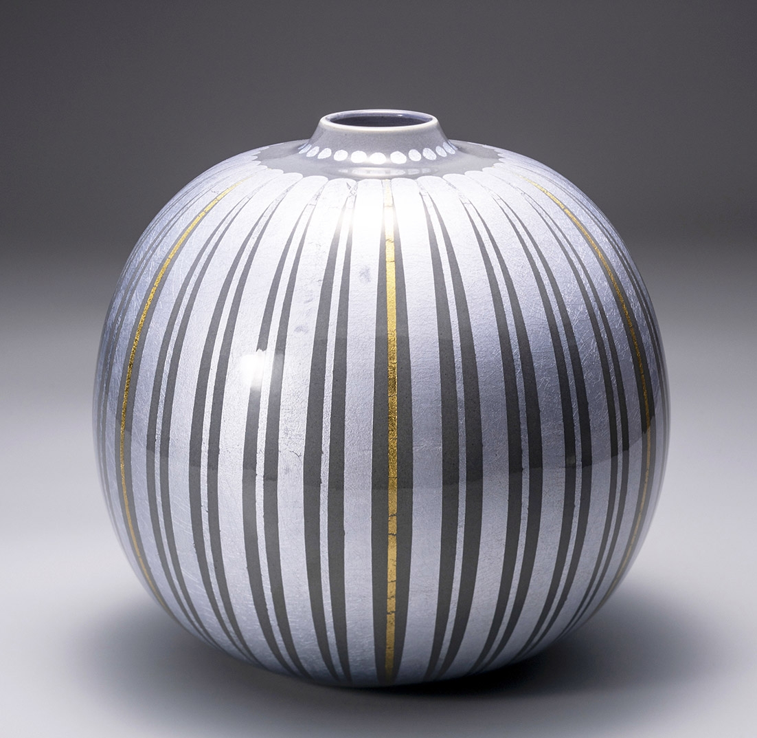 九谷焼 石川県指定無形文化財 中田一於 淡桜釉裏銀彩 花文 壷 花瓶