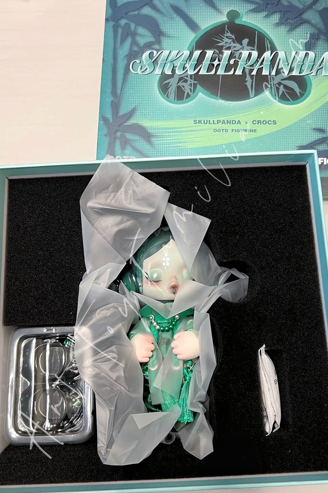 Skullpanda × Crocs OOTD Figurine – Art Toy Familia