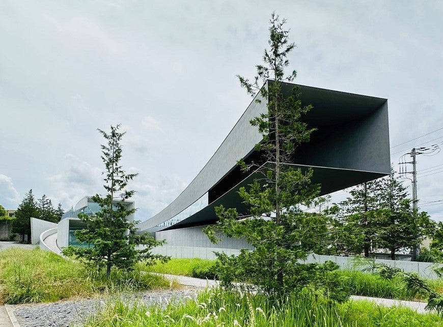 前田俊幸 『砂時計のある静物』油彩 6号 ホキ美術館大賞展入選作家