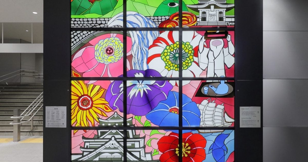 街のアート】JR熊本駅に復興を応援する大型ステンドグラス「肥後の