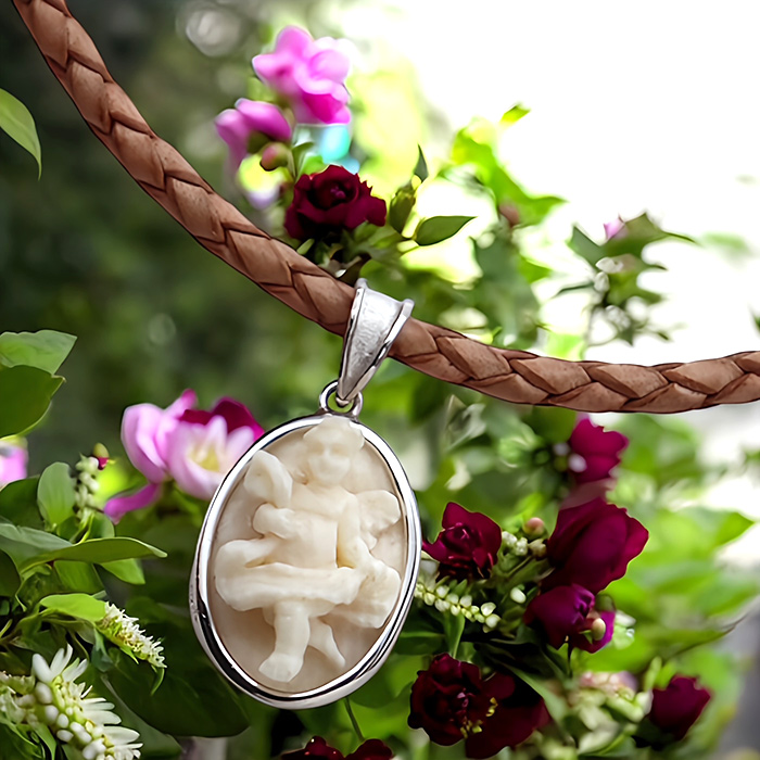 カメオ彫刻家Fテルミーニヨ氏の天使のカメオペンダント＆ネックレス