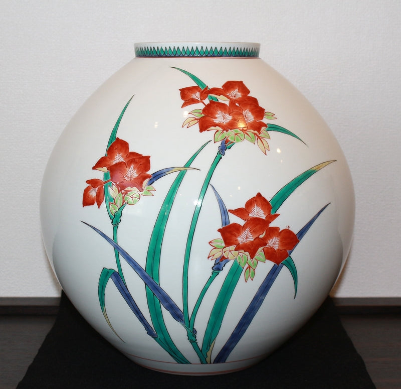 23221 人間国宝 14代酒井田柿右衛門 (濁手紫露草文花瓶) – アート飛田