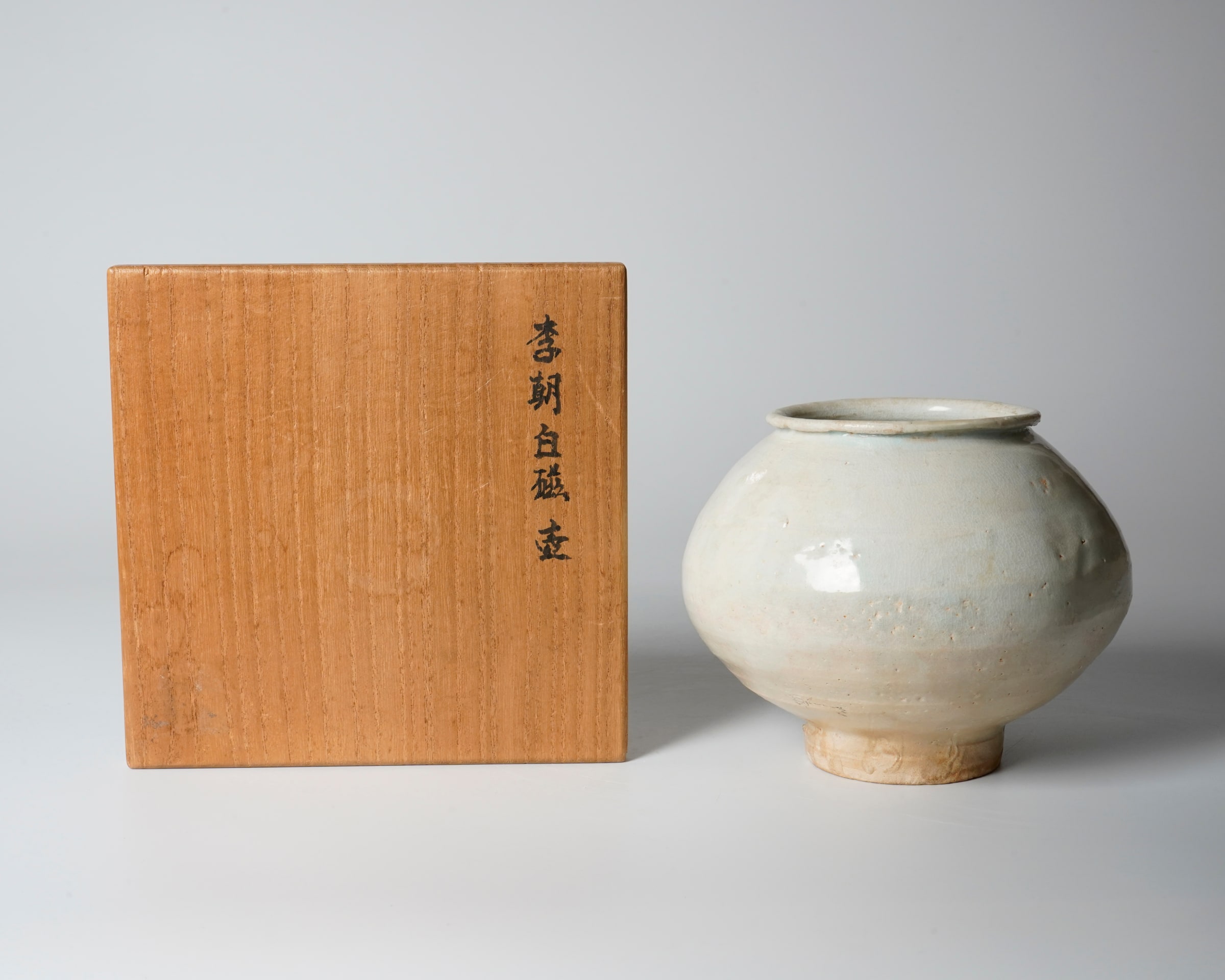 Korean Lee Dynasty White Glazed Jar 李朝白磁壺 | Dai Ichi Arts