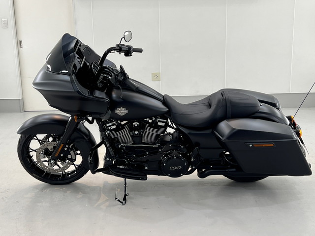 ハーレーマットブラックフルFenix施工事例 ｜ 大阪のガラス