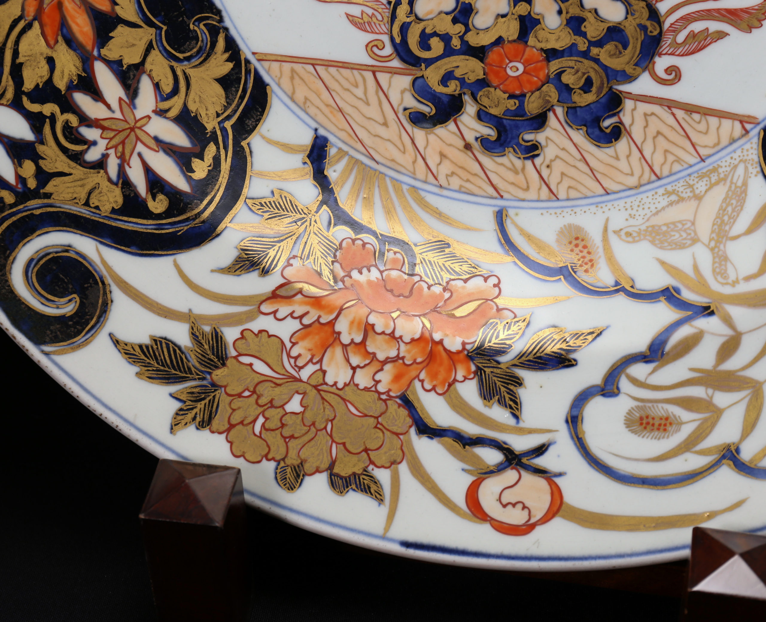 古伊万里 金彩 色絵皿 白抜き技法 兎 花籠 雪輪 大皿 古伊万里染錦金