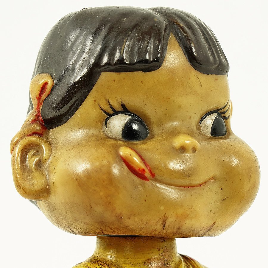 昭和レトロ首振りペコちゃん・店頭用ソフビ⁄約31センチ⁄台座付