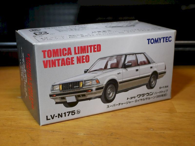 トミカリミテッドヴィンテージネオ☆LV-N175b トヨタ クラウン ハード