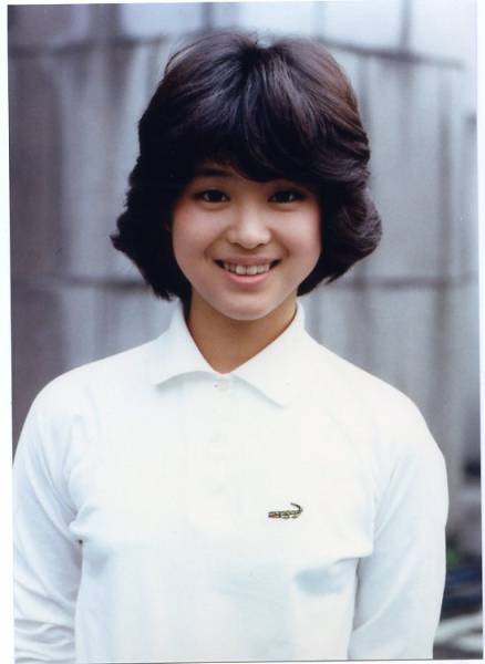 松田聖子デビュー当時の生写真3枚です。