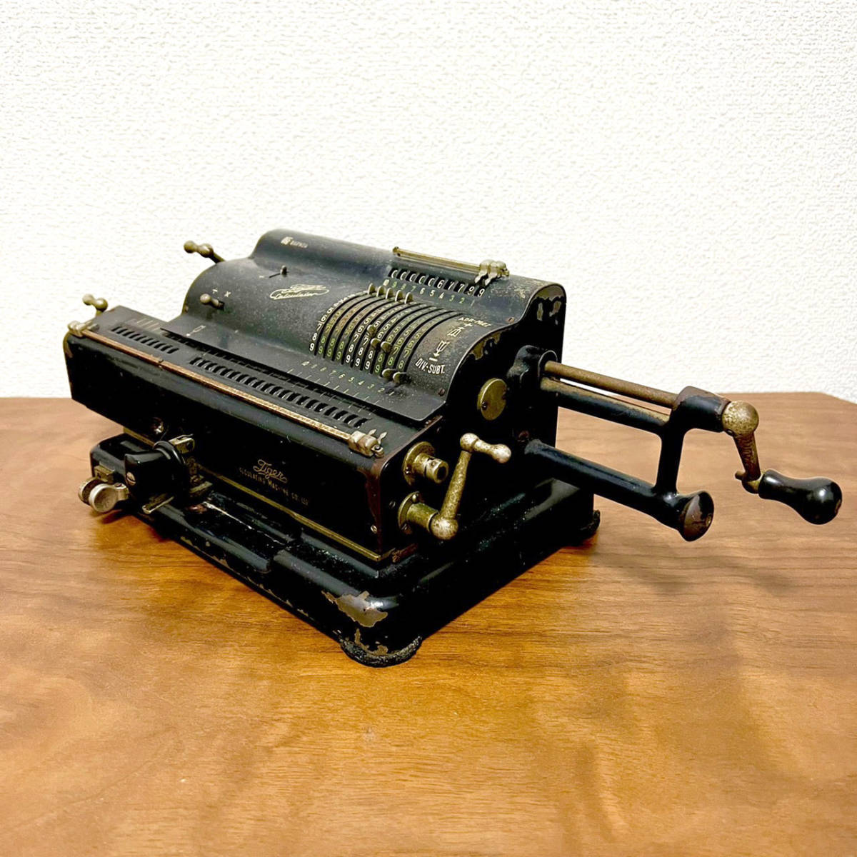 昭和レトロTIGER(タイガー)手回し計算機 昭和レトロ タイガー機械式