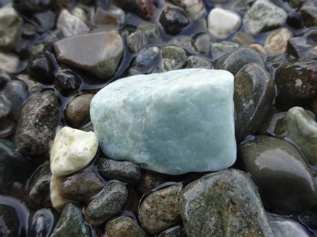 宮崎ひすい海岸】紫翡翠原石304g