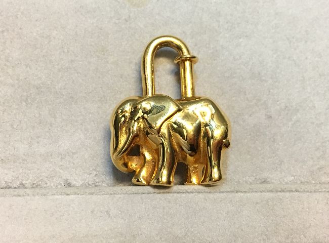 HERMES 代官山) エルメス HERMES カデナ エレファントモチーフ ゾウ 象