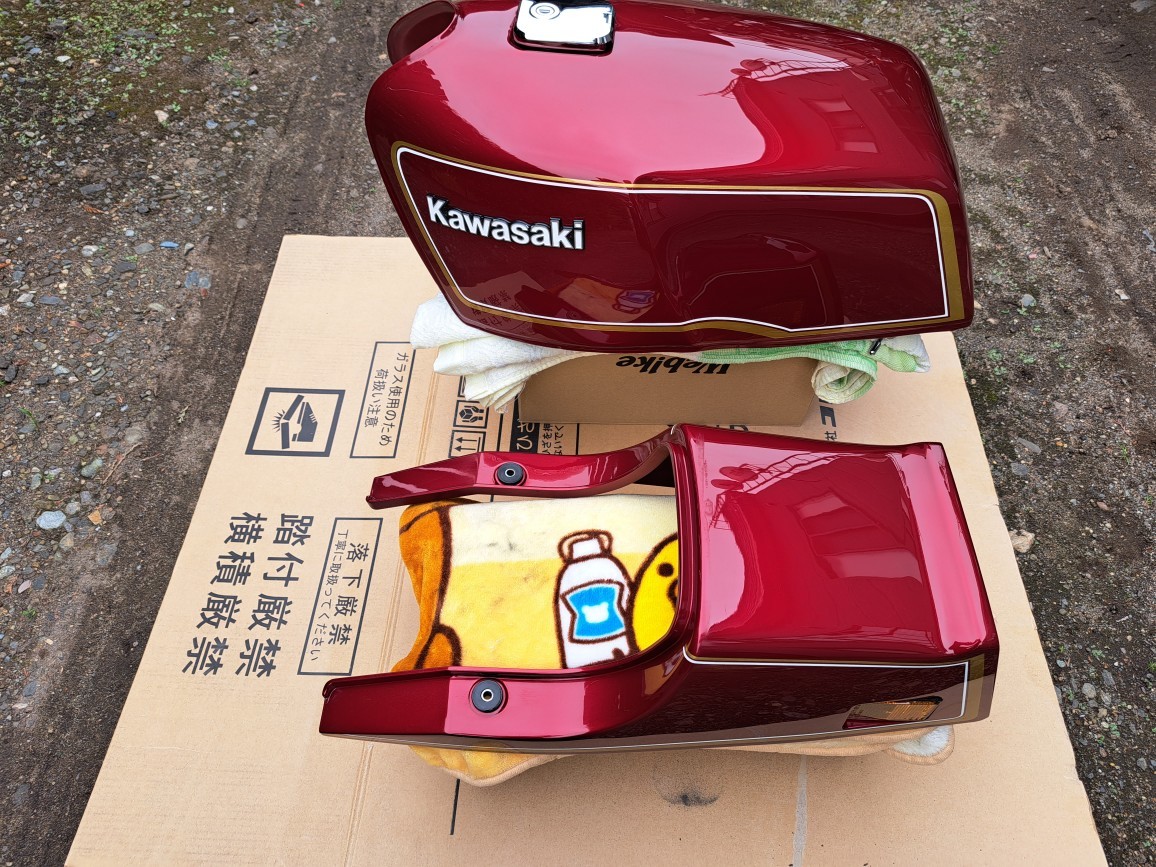 Kawasaki KZ1000 タンクとサイドカバーとテールカウルのセット