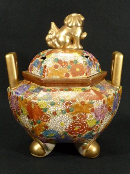 BM》薩摩焼 金彩色絵 花尽し花詰文 獅子乗六角大