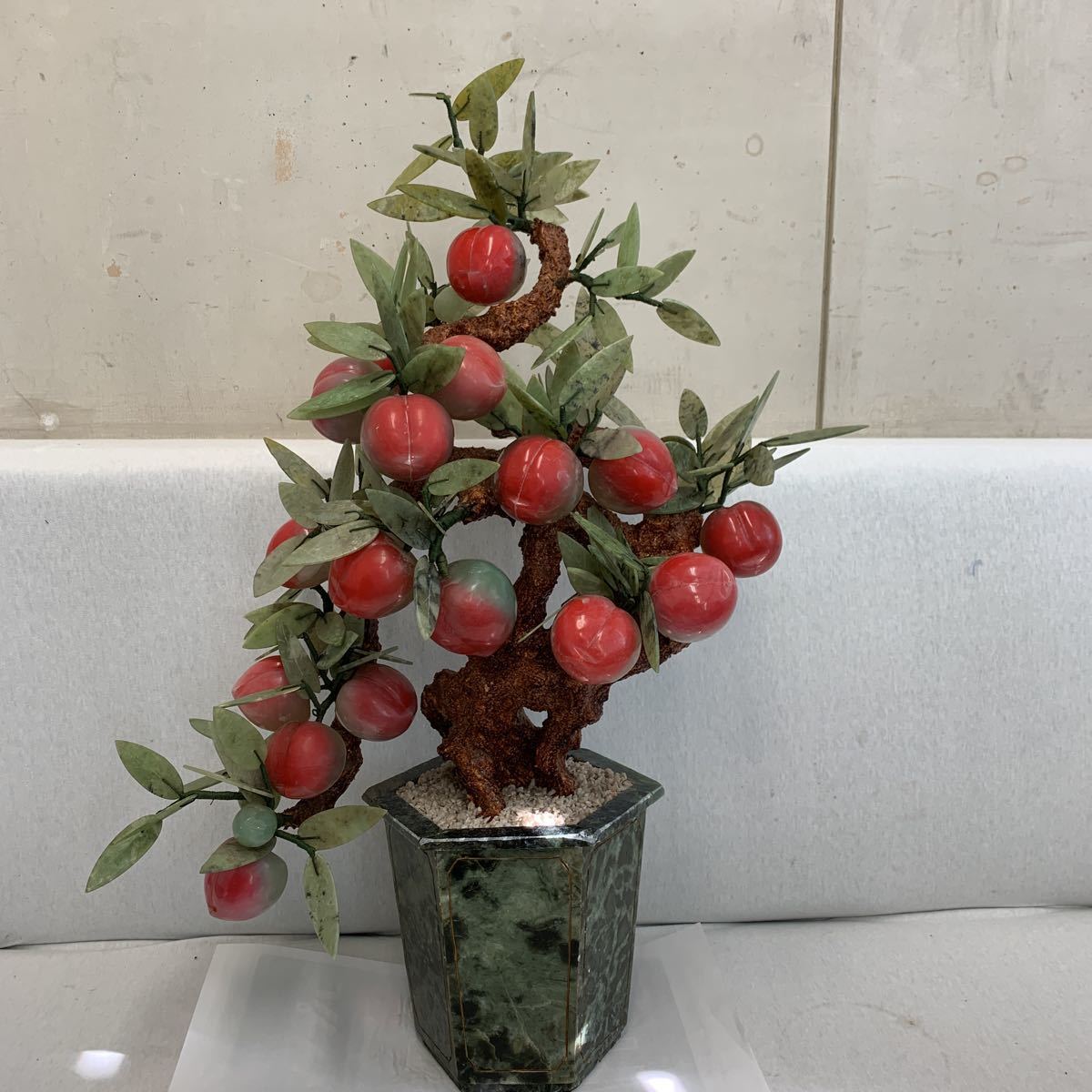 中国美術 玉石盆栽 縁起物 翡翠 天然石 桃 ぶどう 石細工 台座付き