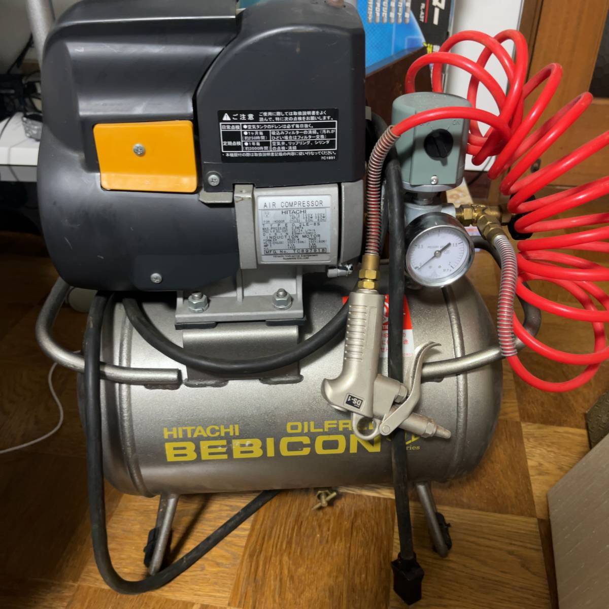 日立 ベビコンHITACHI 100v 0.2LE-8S エアコンプレッサー 日立