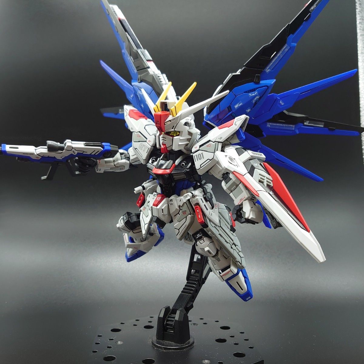 MGSD フリーダムガンダム 塗装完成品 MGSD フリーダムガンダム 全塗装