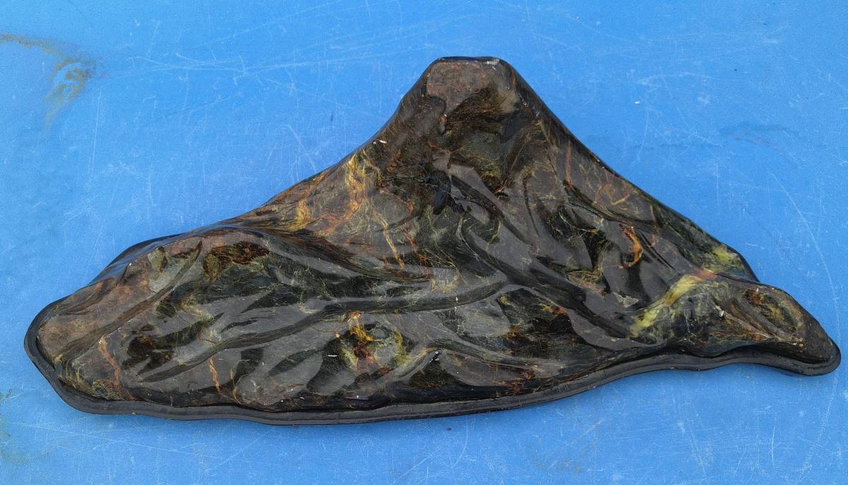 鑑賞石 天然石富士山に見える磨き石石の種類は不明重さ木