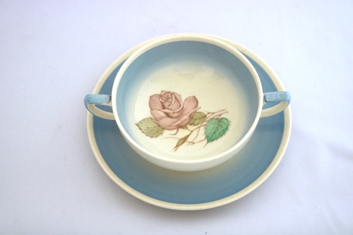 □ スージークーパー/ブルーのパトリシアローズ、スープカップ