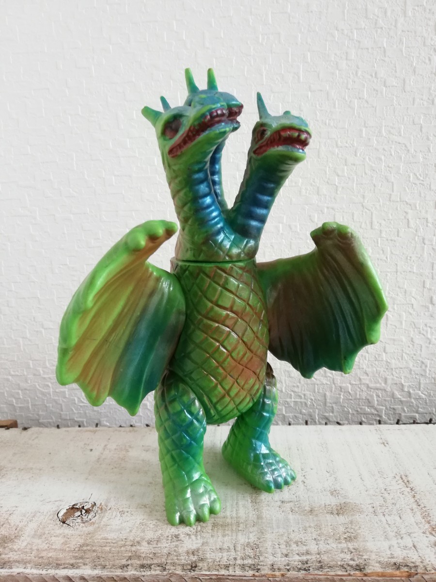 Yahoo!オークション - パチ怪獣 無版権 キングギドラ風 ソフビ 角欠損