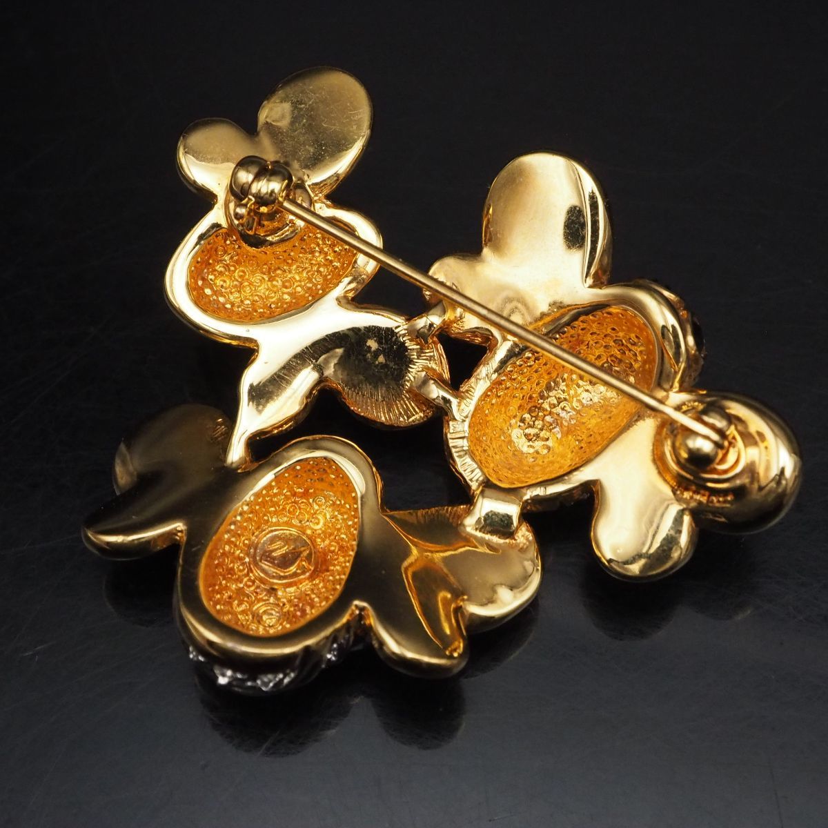 C933 スワロフスキー SWAROVSKI ブローチ ハチ ミツバチ 蜂 昆虫