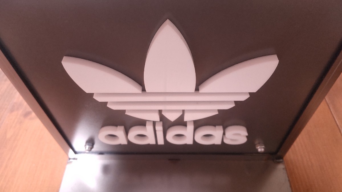 アディダス社 非売品サインボード 超貴重 スチール製 - メルカリ