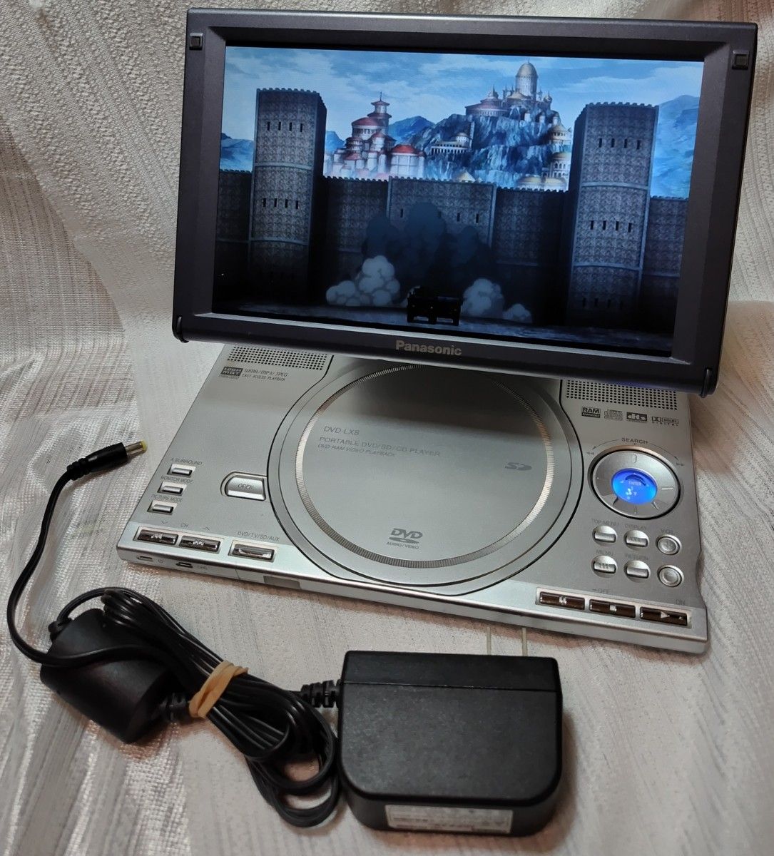 Panasonic ポータブルDVDプレーヤー 高品質 DVD-LS83 パナソニックDVD