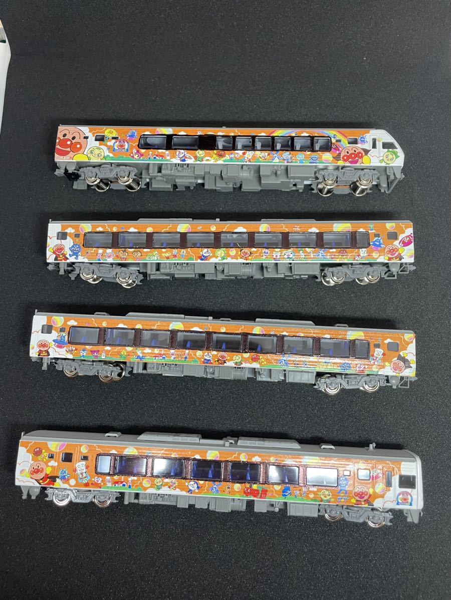 KATO JR四国2000系アンパンマンラッピング(オレンジ編成)