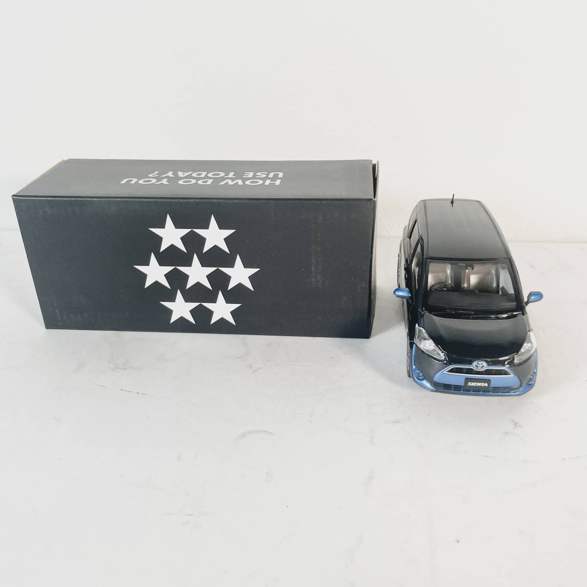 トヨタ シエンタ ミニカー 黒×青 ③209 ブラックマイカ（フレックス