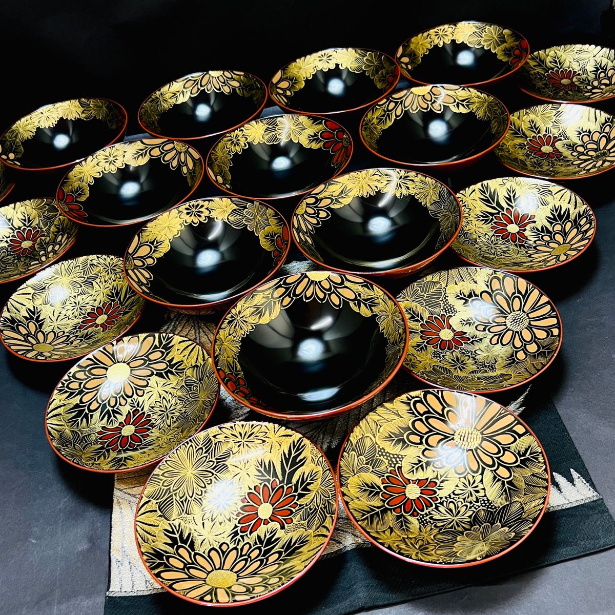 漆器 輪島塗 蒔絵金彩細工 沈金菊模様木製 蓋付椀 吸物椀 10客 共箱