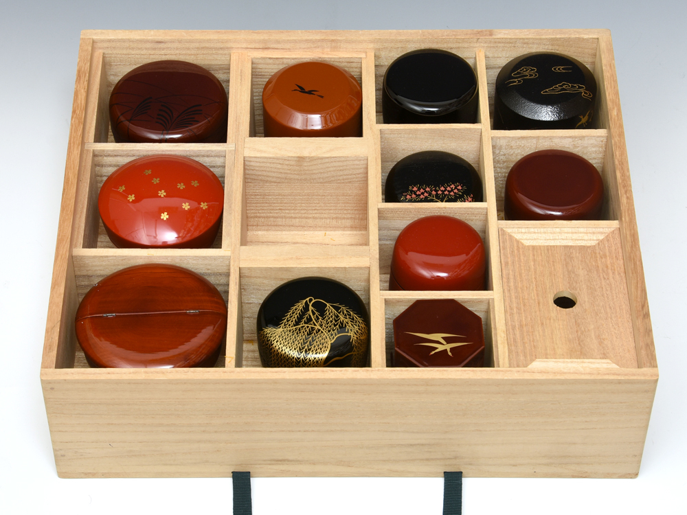 茶道具 加賀蒔絵師 川上峰春作 メダカ図 松皮竹香合 共箱