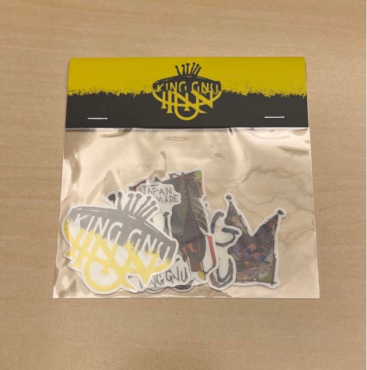 激レア】King Gnu 直筆サイン入りステッカー 激レア】King Gnu 直筆