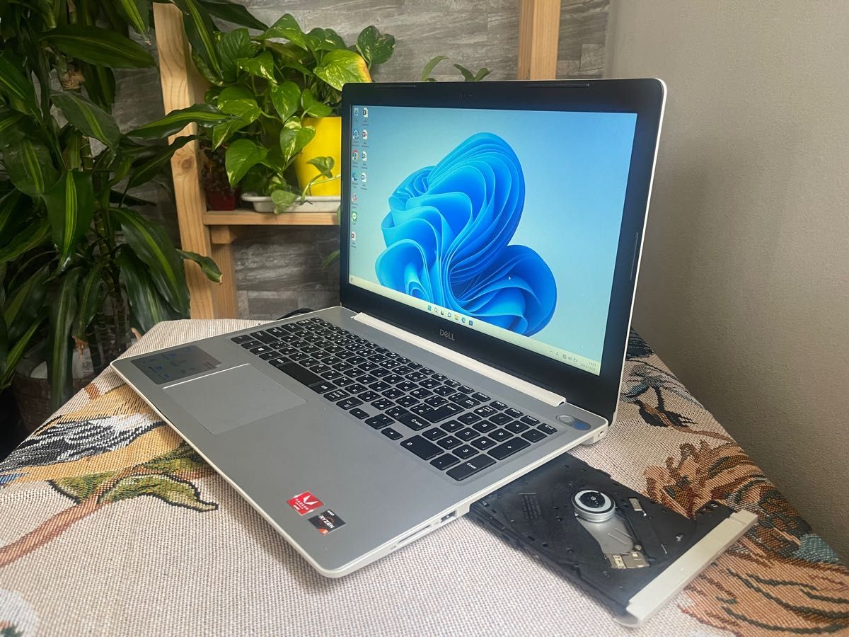 DELLパソコンノートInspiron15メモリ8GB/SSD高速動作順調