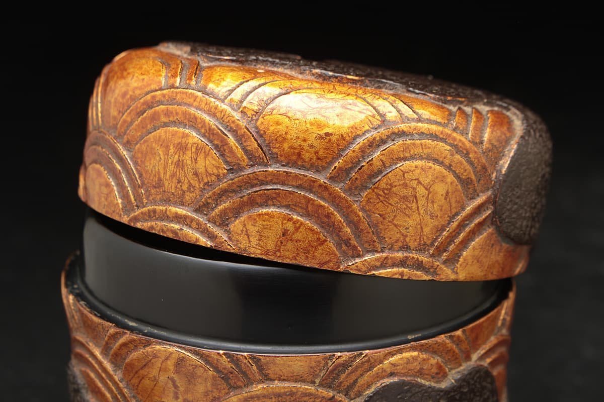 Yahoo!オークション - EO044 【奴田伸岳 作】鎌倉彫 金溜塗 青海波 棗