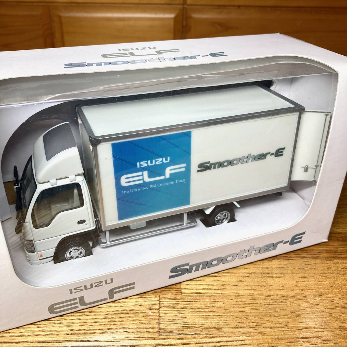 イスズ ELF Smoother-Ex ミニカー Amazon | いすゞ エルフ ミニカー