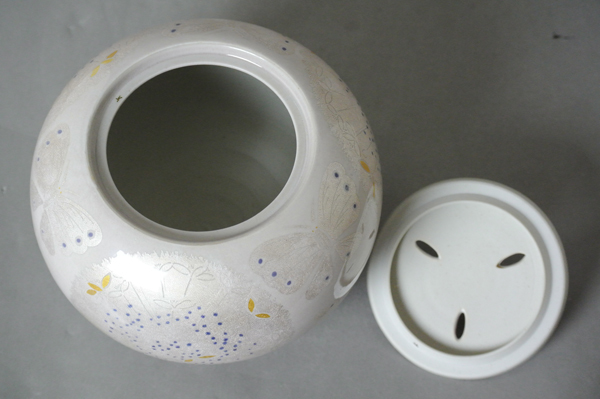 ∞ 南 美 ∞【 中田一於 淡桜 釉裏銀彩 花蝶文 香爐