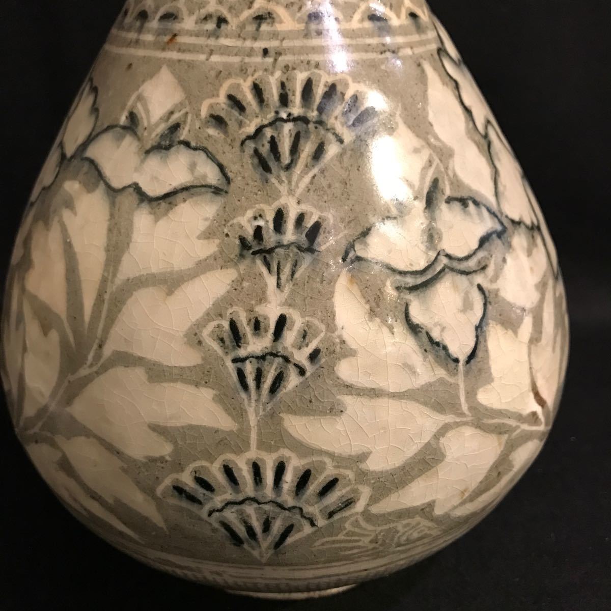 朝鮮美術 | 李朝粉青沙器線刻牡丹文小扁壺 | 【