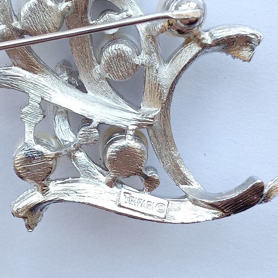 lotuscloud 2528⭐️TRIFARI トリファリヴィンテージブローチ Trifari