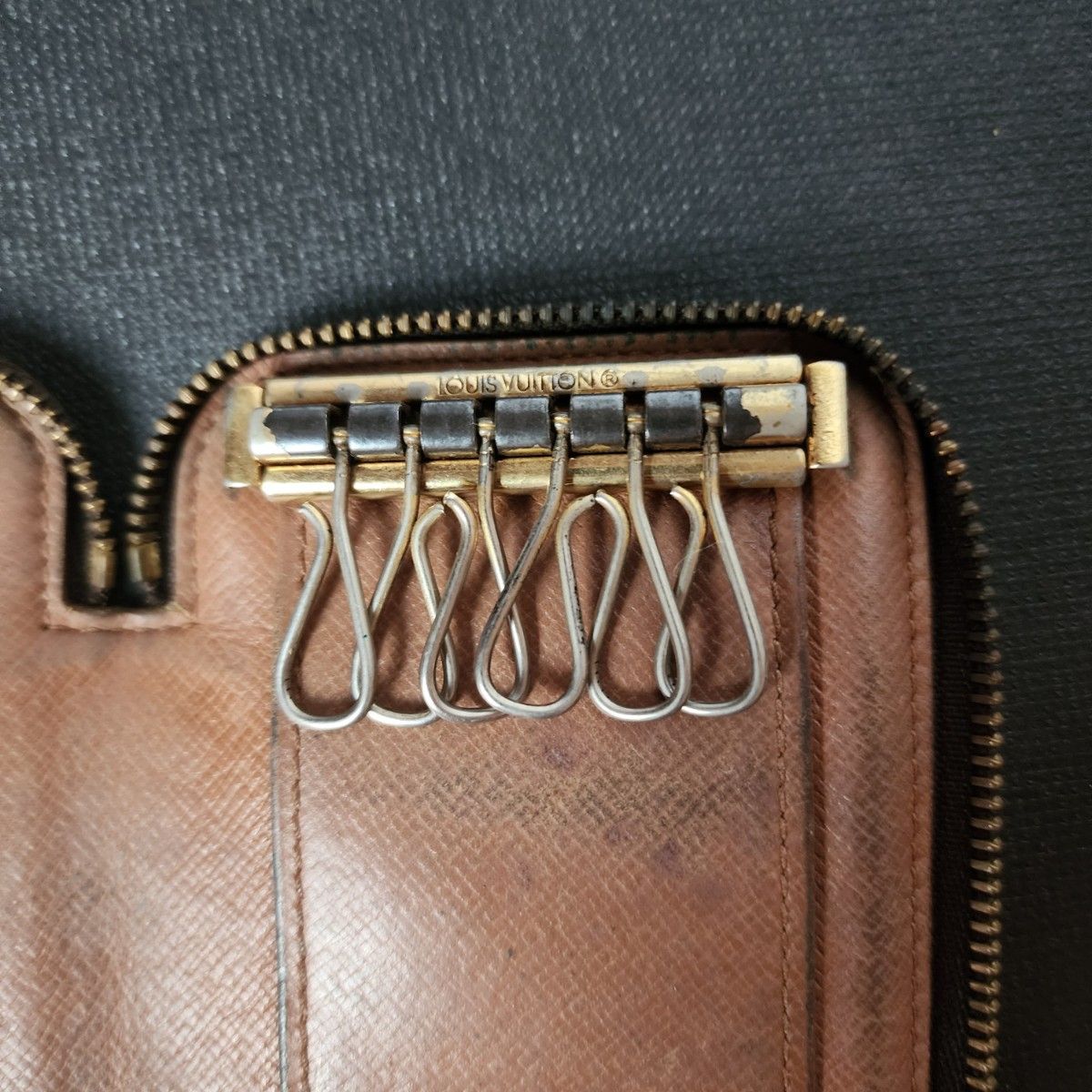 LOUIS VUITTON ルイ ヴィトン モノグラム ポシェット6クレ ラウンド