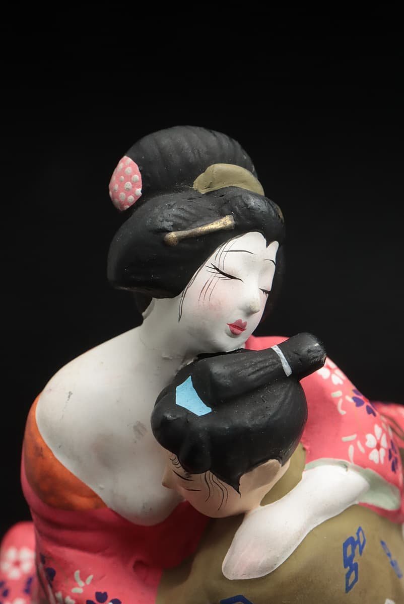 博多人形 遊女 裏絵春画人形 裏隠し 彩色陶器 刺青 浮世絵 美人物 花魁