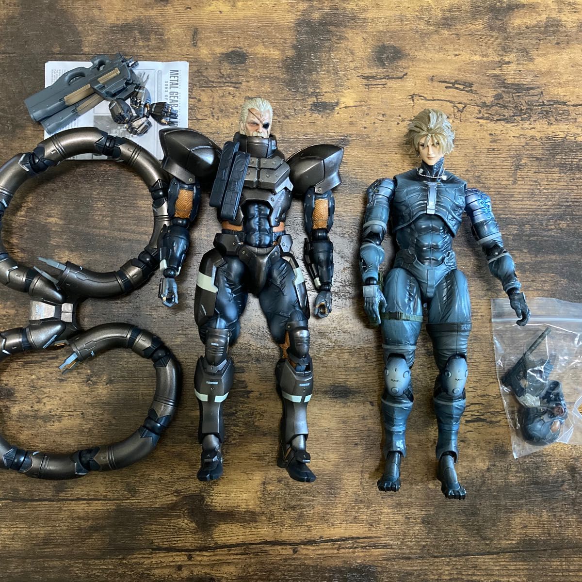 プレイアーツ改 L GEAR SOLID ソリダス・スネーク Amazon.co.jp: METAL