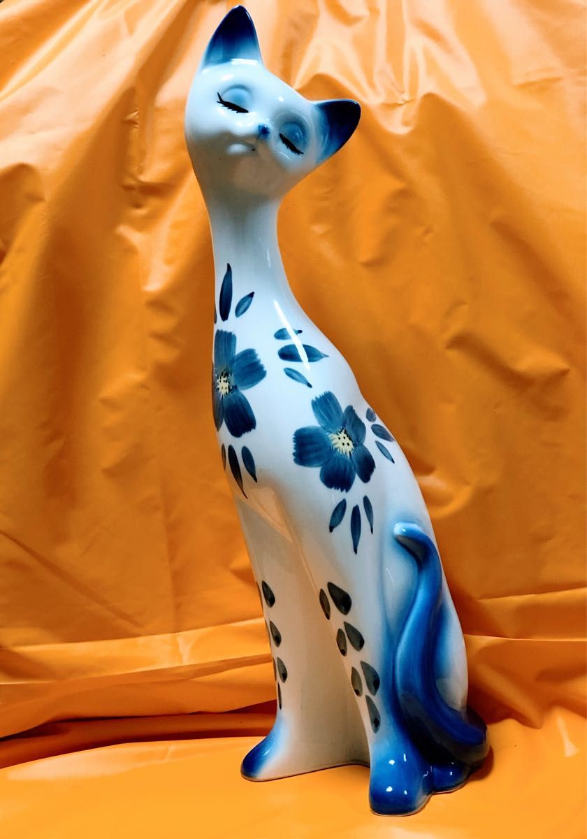 昭和レトロ ネコ ねこ 猫 大型の置物 陶器 ブルー 青 花柄 フィギュリン