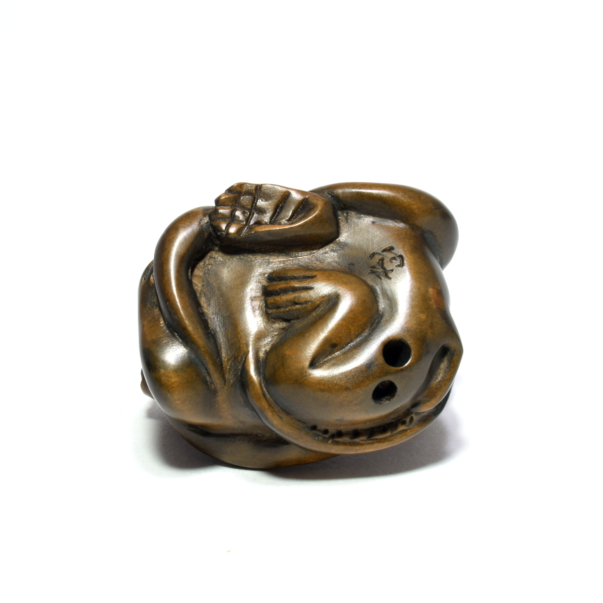 A17324 木彫 無銘 猿と蛸図 根付 7g 獅子舞猿 －形彫根付｜根付