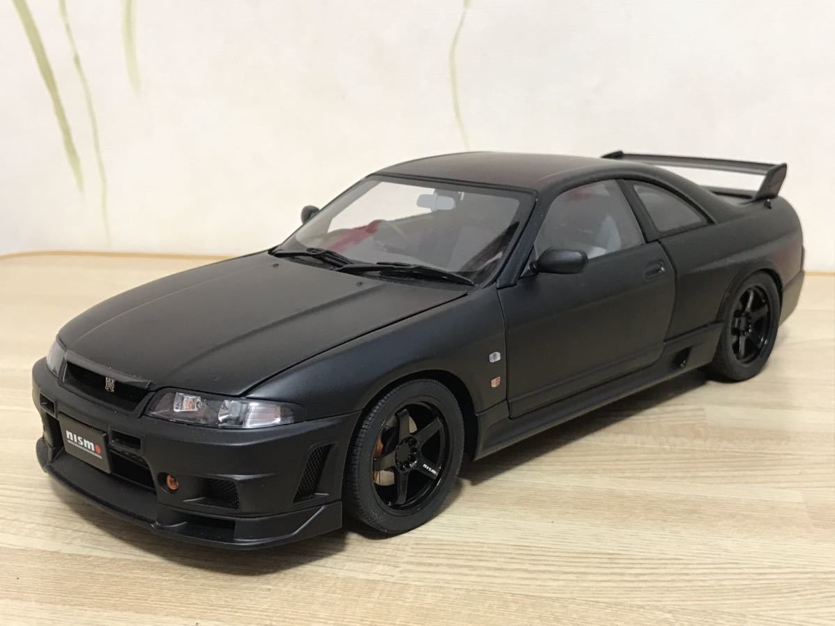送料無料 1/18 オートアート 日産 スカイライン GT-R R33 Vスペック