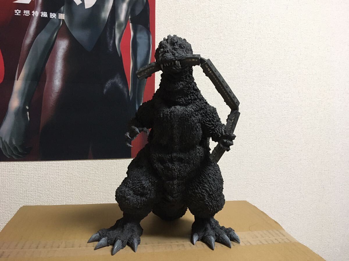 Yahoo!オークション - 東宝30cmシリーズ ゴジラ(1954)電車咥えモノクロ